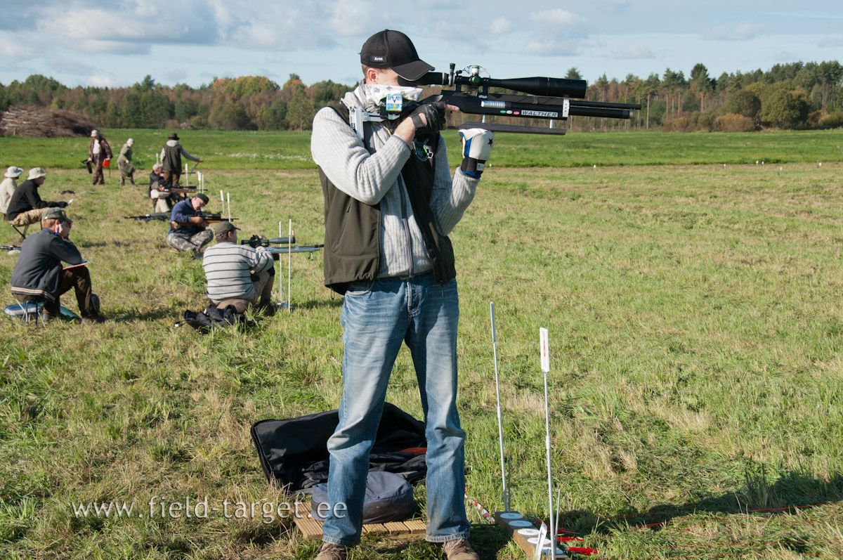 Aron Jalakas standing in Line 6